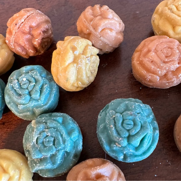 VINTAGE DUCK AND FLOWER SHAPES SOAP  - LOT OF 17 - Picture 6 of 6